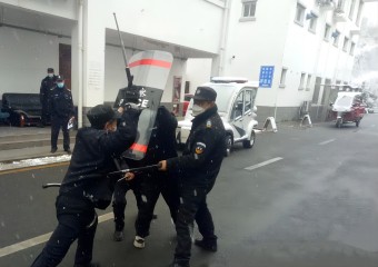 �m��ѩ����һ����(l��i)��(ch��ng)���ַ����ݾ����(d��ng)ůů���ɣ�